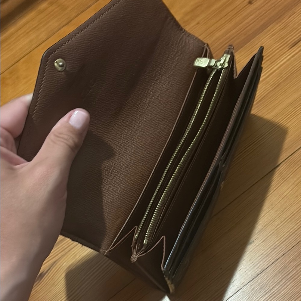 Louis Vuitton wallet - Picture 8 of 9